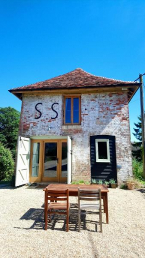 The Dovecote - unique self-contained 1bed renovated barn
